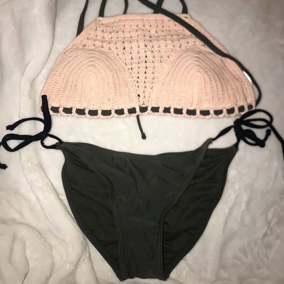 Bikini - Picture 2 of 2